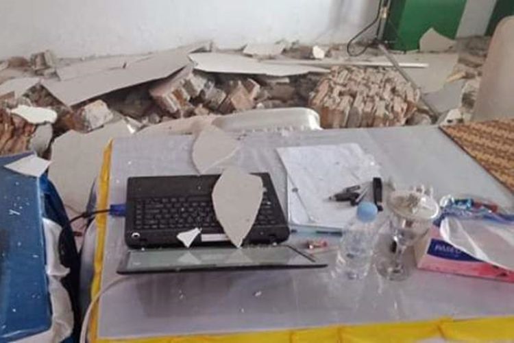 Sebuah ruangan di kampus Institut Agama Islam Negeri Ambon rusak parah setelah gempa berkekuatan 5,2 magnitudo mengguncnag Kota Ambon dan sekitarnya pada Kamis (10/10/2019)