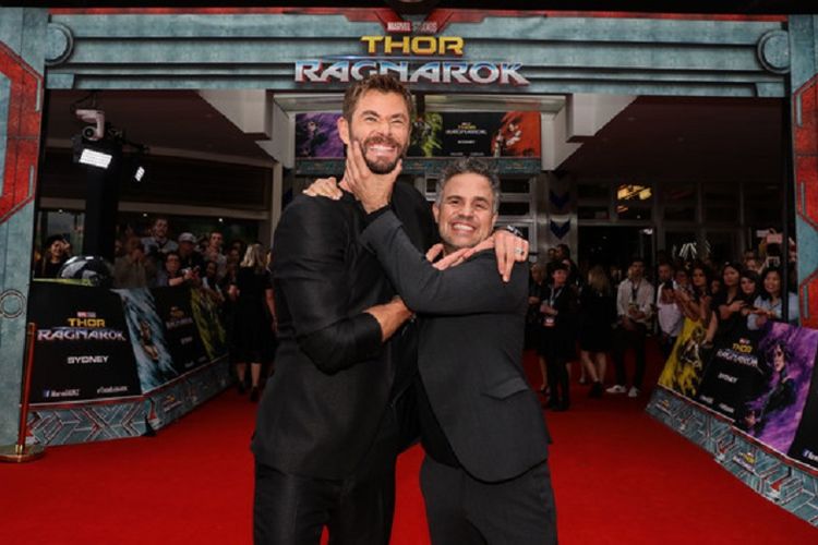 Aktor Chris Hemsworth dan Mark Ruffalo menghadiri gala premiere film keluaran Marvel Studios,Thor: Ragnarok, di Hoyt EQ, Sydney, Australia, Minggu (15/10/2017).