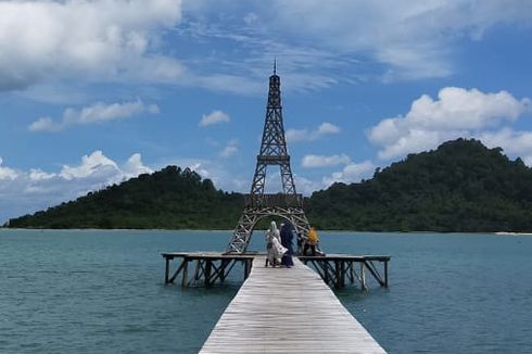 Unik, Ada Miniatur Menara Eiffel di Pantai Aceh