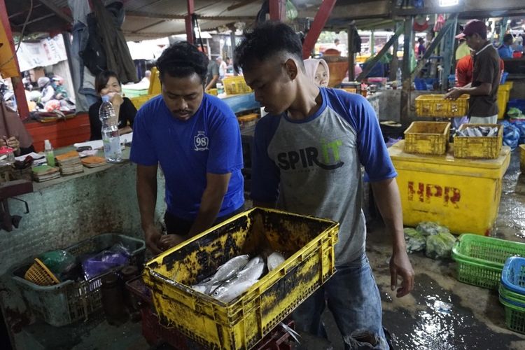 harga Ikan di Pasar Kobong, Kota Semarang naik. Sabtu (3/11/2022)