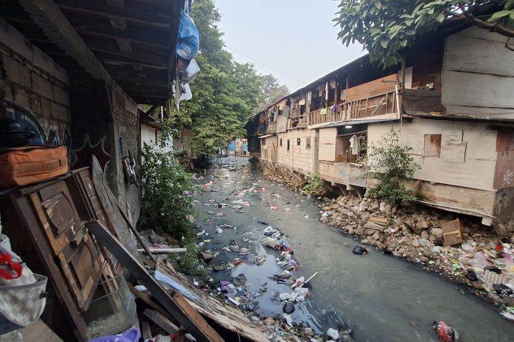 Penataan Kawasan Kumuh Tanah Abang, Bangunan yang Menjorok ke Sungai Diminta Mundur