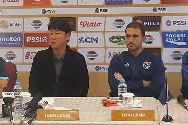 Pelatih timnas U19 Thailand, Salvador Valero Garcia, saat menghadiri konferensi pers Piala AFF U19 2022 di Hotel Century, Jakarta, pada Jumat (1/7/2022) siang WIB.