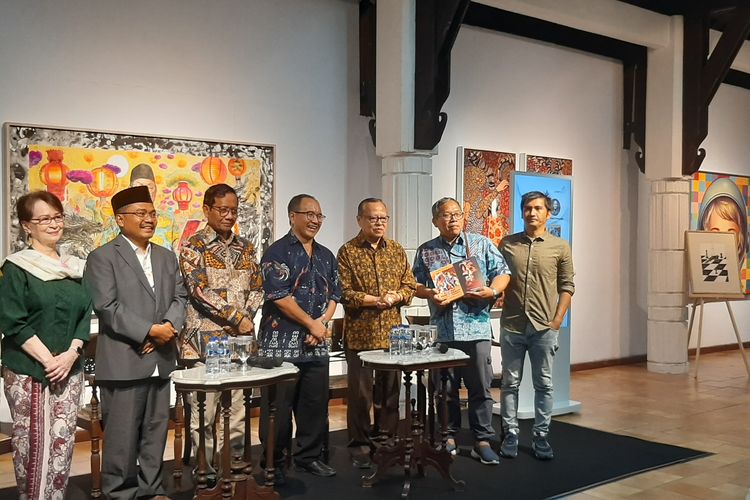 Jurnalis senior Budiman Tanuredjo meluncurkan dua buku karyanya yang berjudul Menjaga Danyang Jurnalisme dan Merawat Keindonesiaan dan Kemanusiaan di Gedung Bentara Budaya, Jakarta Selatan, Senin (26/2/2024)