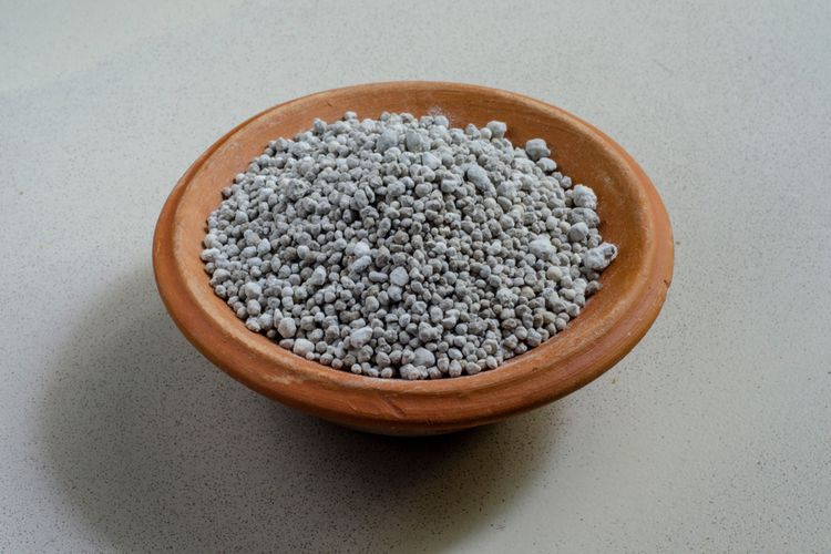 Ilustrasi pupuk TSP atau triple super phosphate.