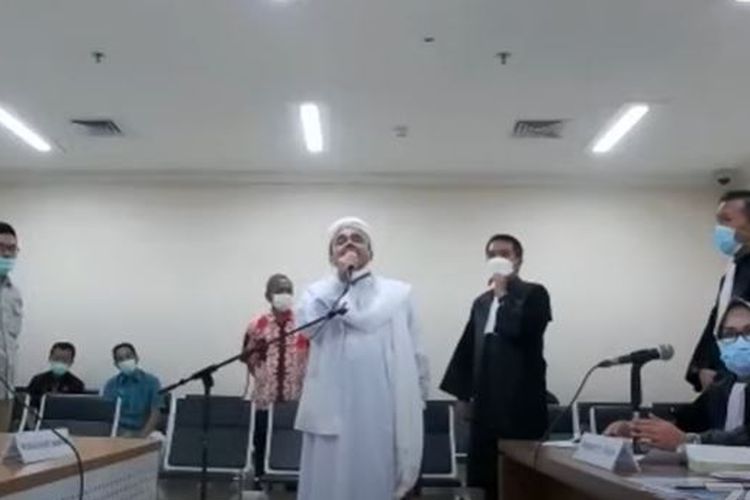 Terdakwa Rizieq Shihab tampak marah-marah dalam sidang lanjutan di Pengadilan Negeri Jakarta Timur, Jumat (19/3/2021).