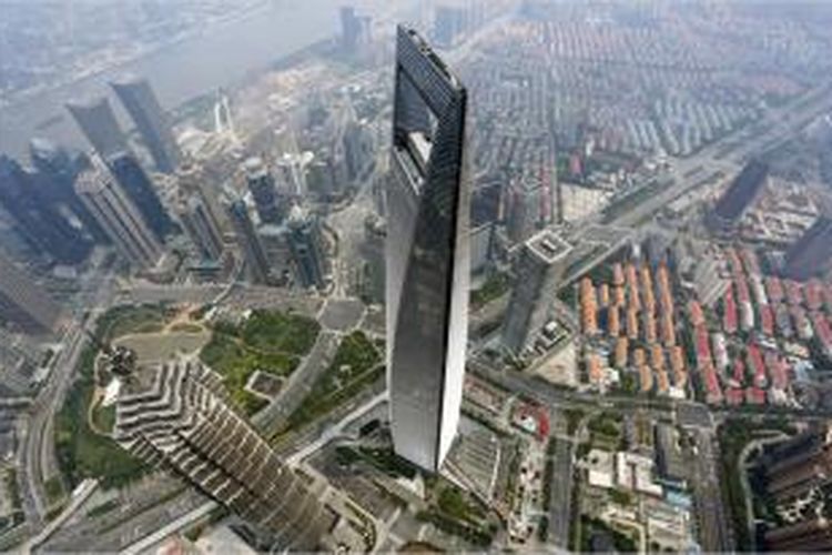 Shanghai Tower dirancang setinggi 632 meter dan merupakan pencakar langit terjangkung keempat di Tiongkok.