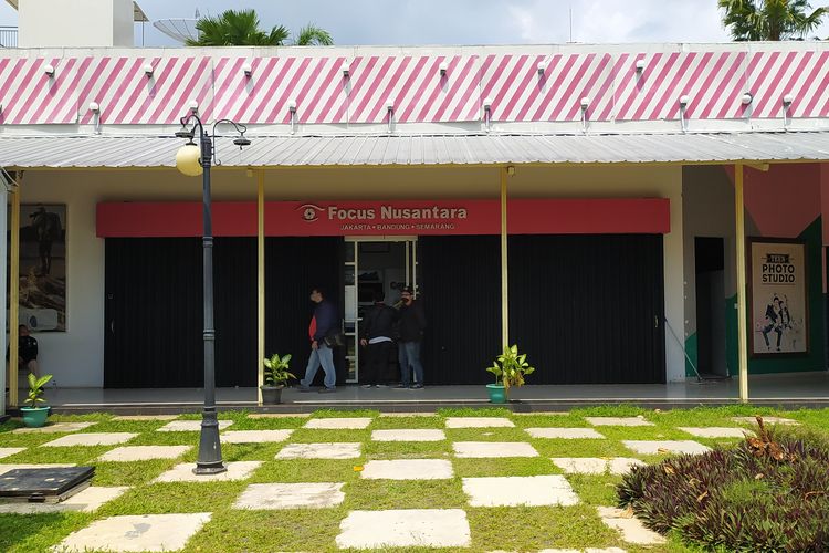 Lokasi perampokan toko kamera yang menewaskan seorang penjaga malam di Jalan Diponegoro, Kota Semarang, Jawa Tengah, Selasa (29/3/2022).