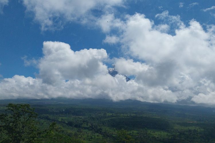 Semeru Erupsi saat Tertutup Kabut, Awan Panas Terekam 4 Menit
