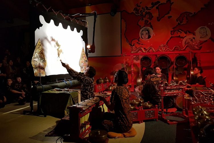 Beginilah suasana pagelaran wayang kulit dengan lakon Culik Dewi Sinta yang digelar di kota Sion, Swiss, Sabtu (23/2/2019).