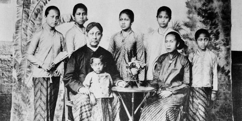 Raden Ajeng Kartini dan keluarganya