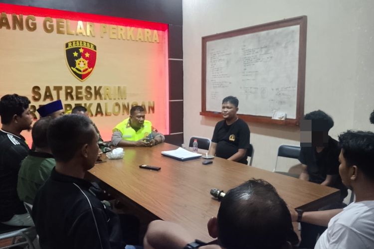 Tak Terima Timnya Kalah, Suporter Keroyok Wasit Tarkam di Pekalongan