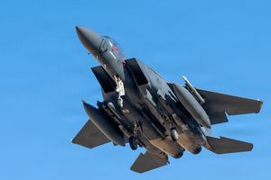 50 Jam Sembunyi, Daki Bukit Penuh Luka: Cerita Awak F-15 AS Jatuh di Iran