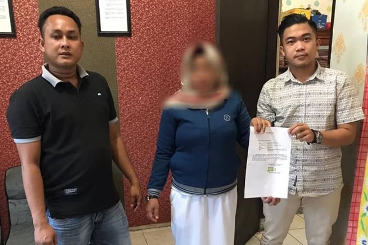 DS (30) gadis asal Sungkai Selatan, Lampung Utara yang menjadi dokter gadungan di RS Zainal Pagar Nur Alim, Way Kanan. DS mengaku nekat menjadi dokter gadungan karena takut tak jadi dinikahi kekasihnya. (Foto: Humas Polres Way Kanan)