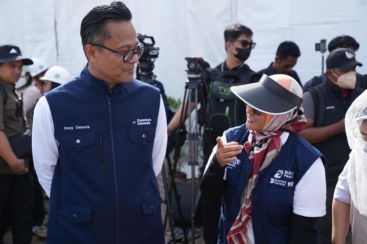 Direktur Utama Telkom Dian Siswarini bersama Kepala Badan Pengelola (BP) BUMN sekaligus COO Danantara Dony Oskaria. 
