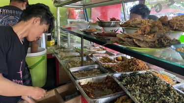 Omzet Tembus Rp 2,5 Juta, Begini Cara Warteg Jakarta Bertahan Saat Harga Bahan Naik