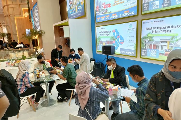 Suasana booth Perumnasi di acara Indonesia Property Expo (IPEX 2022) di JCC Senayan, Jakarta.