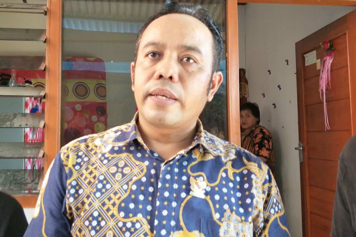 Komisioner KPAI Jasra Putra mendatangi rumah korban penganiayaan oleh orang dengan gangguan jiwa (ODGJ) di Jalan Buah, Gang Naserih, Pekayon, Pasar Rebo, Jakarta Timur, Jumat (4/1/2019)