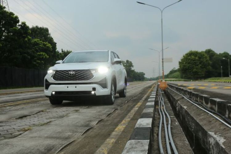 Peluncuran Kijang Innova Zenix di PT Toyota Motor Manufacturing Indonesia (TMMIN), KIIC, Karawang, Jawa Barat, Senin (21/11/2022).
