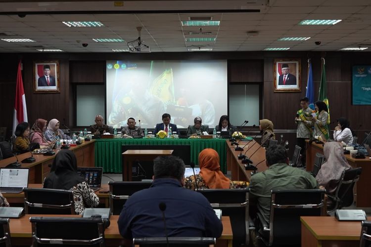 Forum Edukasi Nasional bertajuk Tingkat Awareness Pelaksanaan Keterbukaan Informasi Publik di Lingkungan Perguruan Tinggi Negeri di Kampus A UNJ, Jakarta pada 28 Februari 2024.
