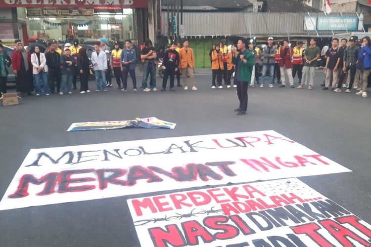Aliansi BEM Soloraya Gelar Aksi di Kartasura, Soroti Korupsi dan Evaluasi Program MBG