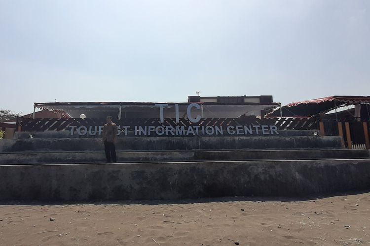 Tourist Information Center (TIC) di kawasan Pantai Depok, Desa Parangtritis, Kecamatan Kretek, Bantul, DI Yogyakarta atau tepatnya di Jalur Jalan Lintas Selatan (JJLS). 