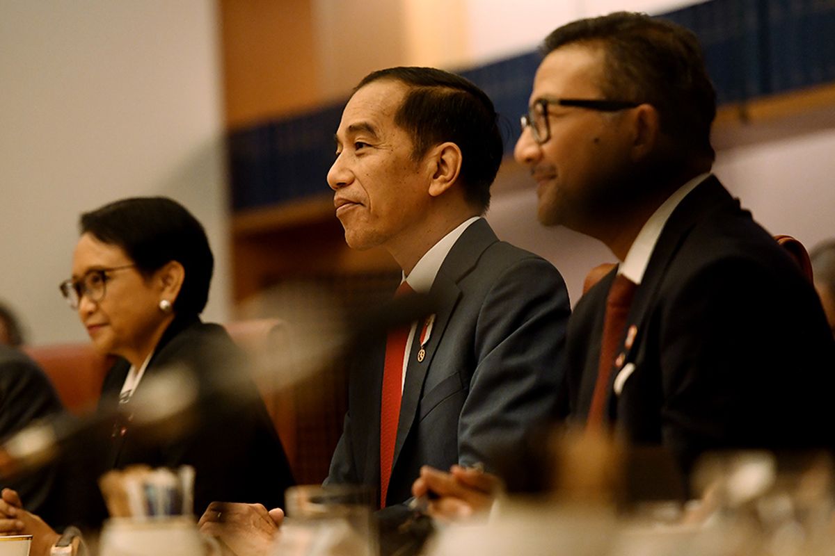 Presiden Joko Widodo mengikuti pertemuan dengan Perdana Menteri Australia Scott Morrison, di ruang kabinet di Gedung Parlemen di Canberra, Australia, Senin (10/2/2020). Dalam lawatan ke Australia pada 8-10 Februari, Jokowi melakukan serangkaian agenda, antara lain menghadiri pertemuan bilateral dan menyaksikan penandatanganan sejumlah nota kesepahaman.