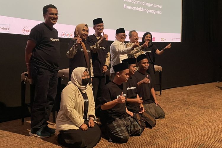 Lola Amaria dan para pemain film Pesantren dalam jumpa pers di Epicentrum Kuningan, Jakarta Selatan baru-baru ini.