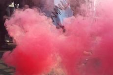 Asap Merah Sempat Keluar Saat Unjuk Rasa Mahasiswa di Depan Istana Merdeka