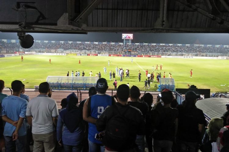 Suasana seusai laga Persela Lamongan vs Borneo FC di Stadion Surajaya, Lamongan, Senin (29/7/2019).