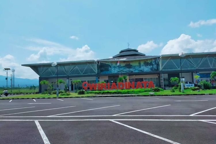Bandara Wiriadinata Tasikmalaya, Jawa Barat.