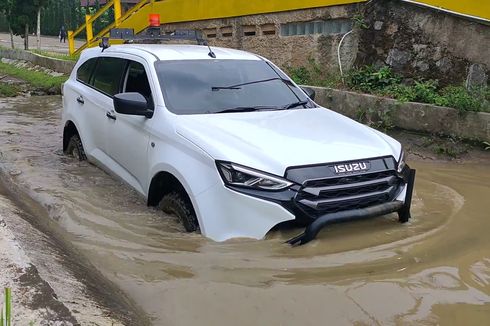 Mitos atau Fakta, Mobil Diesel Lebih Bandel Terjang Banjir?