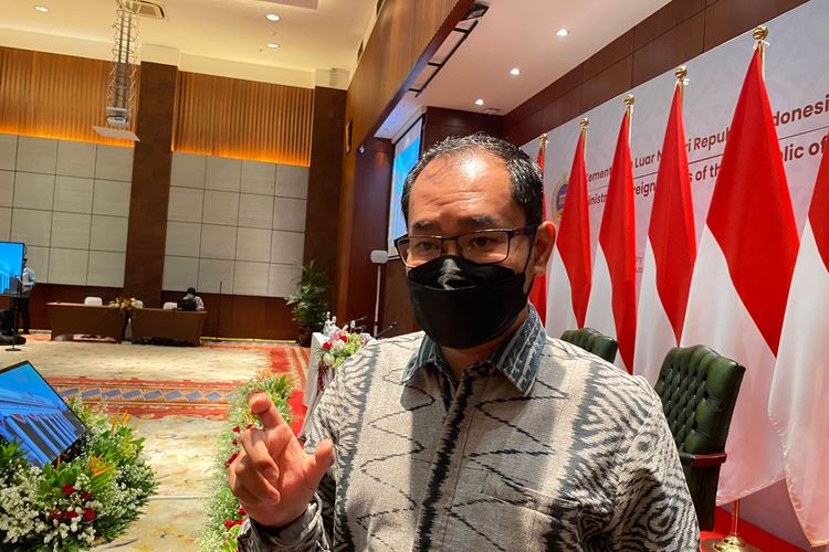 Direktur Perlindungan WNI dan BHI Kementerian Luar Negeri (Kemenlu) RI, Judha Nugraha menjelaskan kasus tindak pidana perdagangan orang (TPPO) yang terjadi di kawasan ASEAN saat ditemui di Kemenlu RI, Jakarta Pusat, Jumat (5/5/2023).