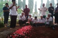 Hujan Deras Iringi Pemakaman Rama Aiphama, Adik: Ini Rahmat