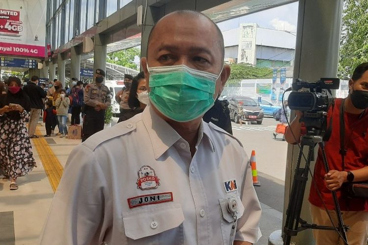 VP Public Relations PT KAI Joni Martinus memberikan keterangan kepada pers di Stasiun Pasar Senen, Jakarta, Jumat (6/5/2022).