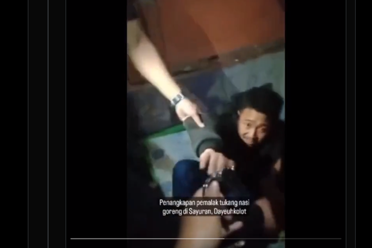 Pelaku pemalak ditangkap polisi.