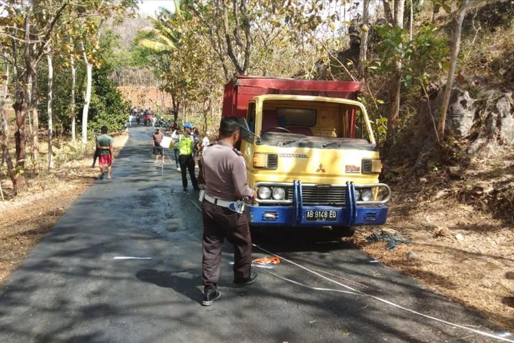 Kepolisian Melakukan Olah TKP Truk Terguling di Kecamatan Ponjong, Gunungkidul Jumat (9/8/2019) (Dokumentasi Polsek Ponjong)