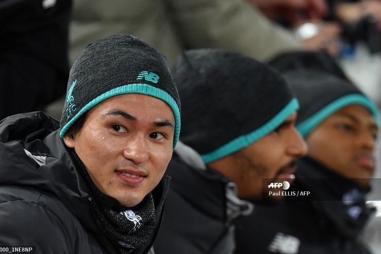 Pemain baru Liverpool, Takumi Minamino, saat berada di Anfield pada laga The Reds vs Sheffield United, Jumat (3/1/2020) dini hari WIB.