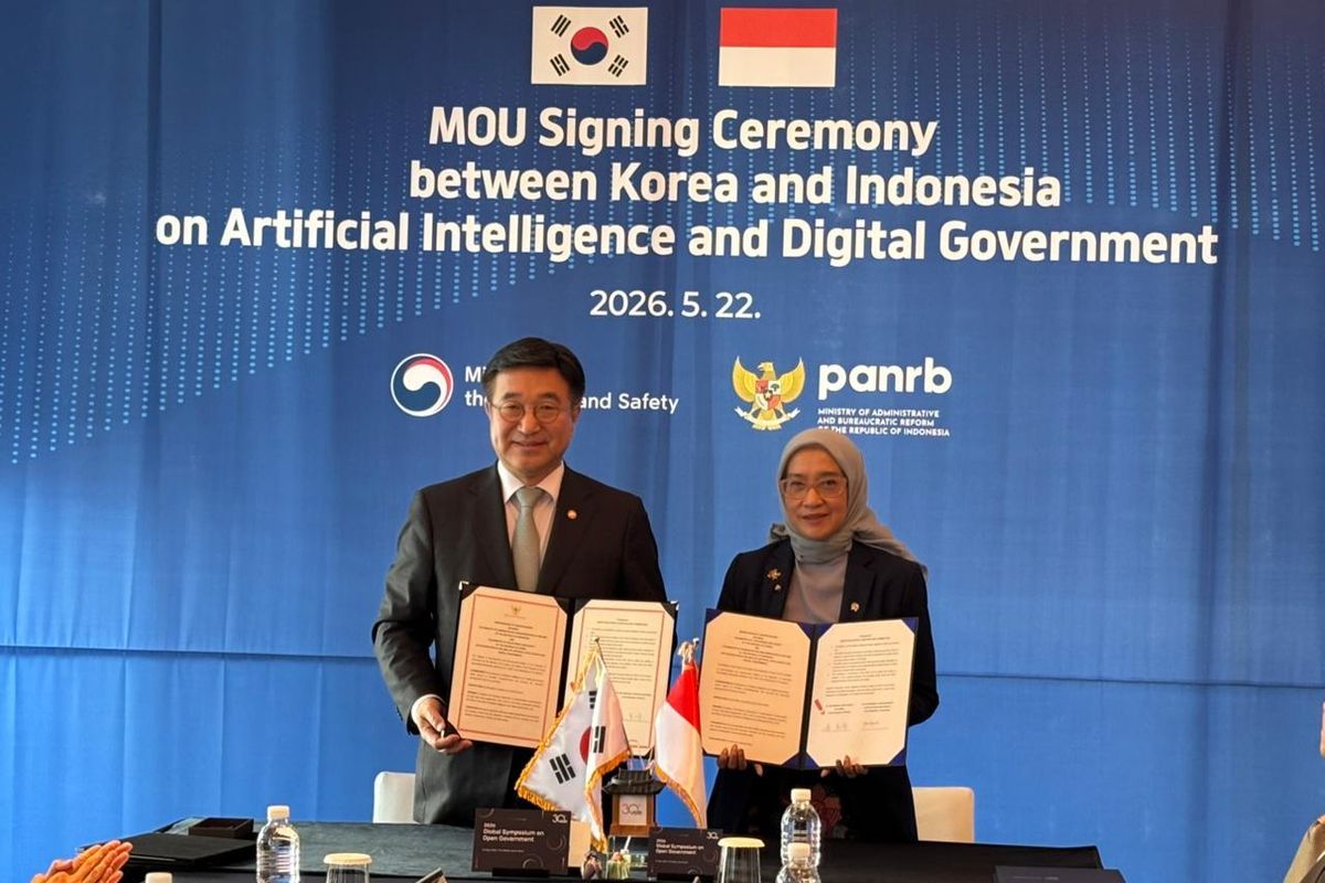 Menteri PANRB Rini Widyantini dan Minister of Interior and Safety (MOIS) Yun Hojung dalam penandatanganan MoU bidang AI dan pemerintahan digital di Seoul, Jumat (22/5/2026).