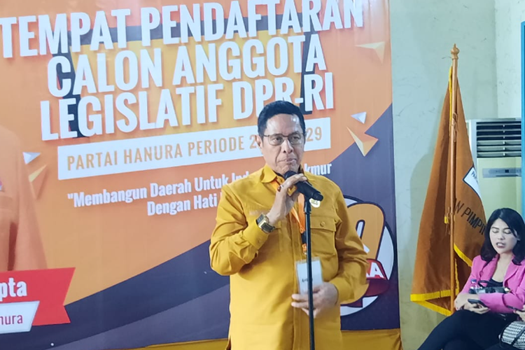 Ketua Dewan Kehormatan Partai Hanura Marwan Paris saat konferensi pers di Kantor DPP Hanura, Menteng, Jakarta Pusat, Rabu (22/2/2023).