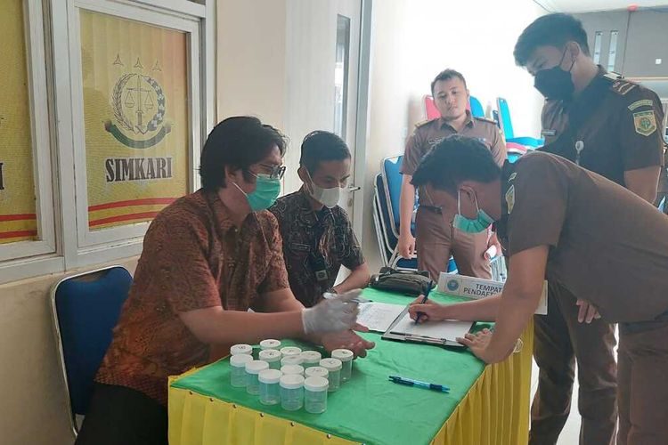 Seluruh pegawai dan honorer Kejari Cilegon di tes urine usai stafnya selindupkan Sabu ke Lapas