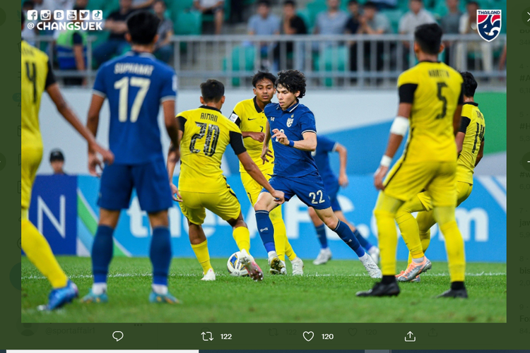 Tangkapan layar Twitter @Changsuek_TH yang memuat momen laga Malaysia vs Thailand dalam lanjutan fase grup Piala Asia U23 2022 di Stadion Bunyudkor, Tashkent, Uzbekistan, pada Minggu (5/6/2022) pukul 22.00 WIB.
