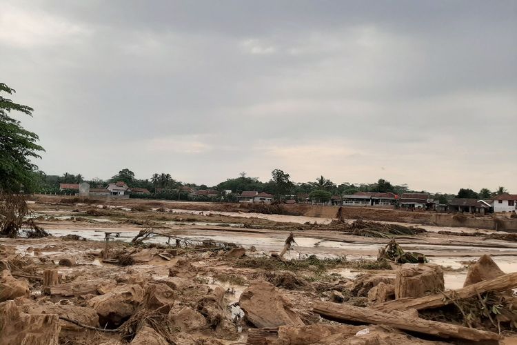 Banjir Bandang menerjang lima kecamatan di Kabupaten Lebak, Rabu (1/1/2020).