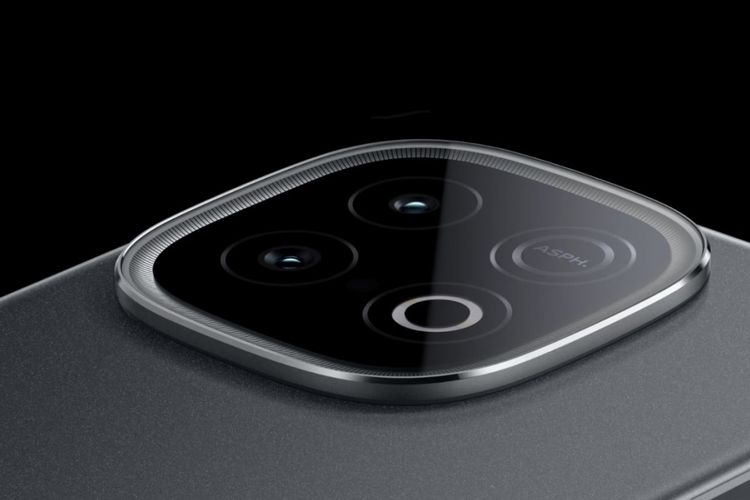 iQoo Z10 Turbo Pro dibekali kamera utama 50MP (sensor Sony LYT-600) yang ditemani kamera ultrawide 8MP, sedangkan Z10 Turbo reguler hanya membawa kamera tambahan berupa depth sensor 2MP.
