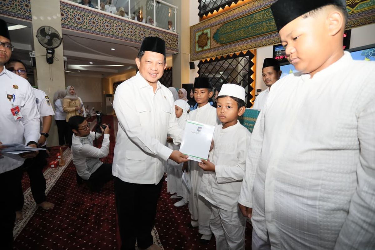 Kementerian Dalam Negeri (Kemendagri) menggelar acara buka bersama dan ceramah agama di Masjid An-Nuur Kantor Pusat Kemendagri, Jakarta, Rabu (4/3/2026). 
