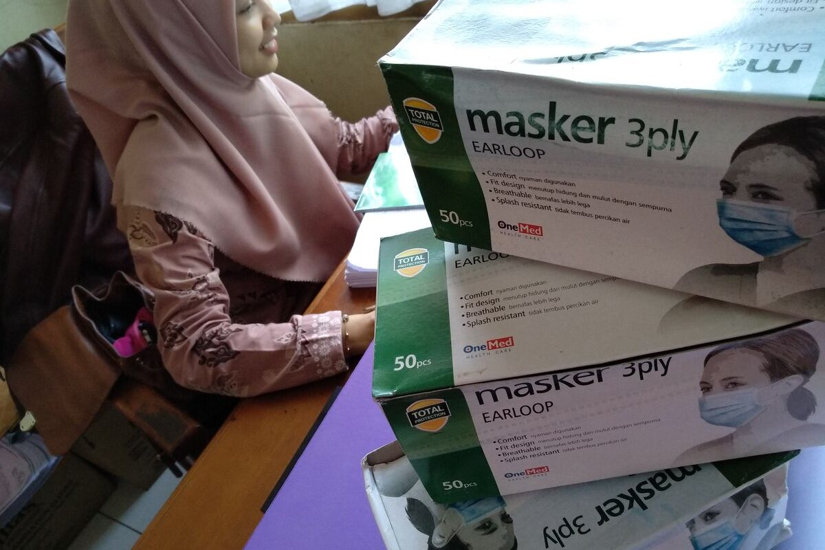 Dinas Kesehatan Kota Tasikmalaya mengalami kesulitan persediaan masker  pasca merebaknya virus Corona dan stok tersisa 3 dus untuk kebutuhan 20 Puskesmas selama Bulan Maret 2020, Selasa (3/3/2020).