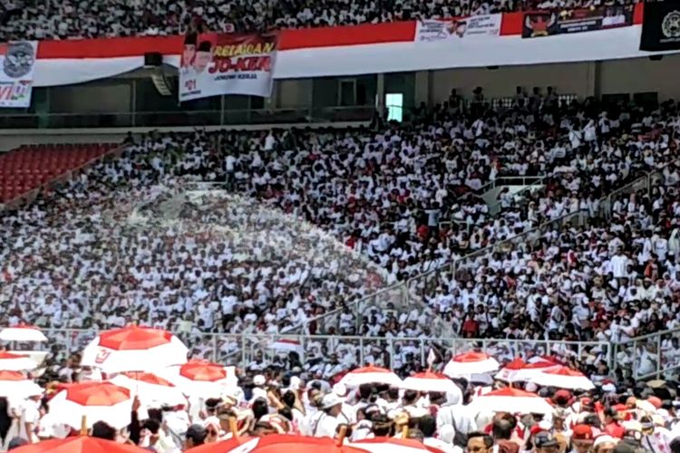 Massa Konser Putih Bersatu Jokowi-Maruf.