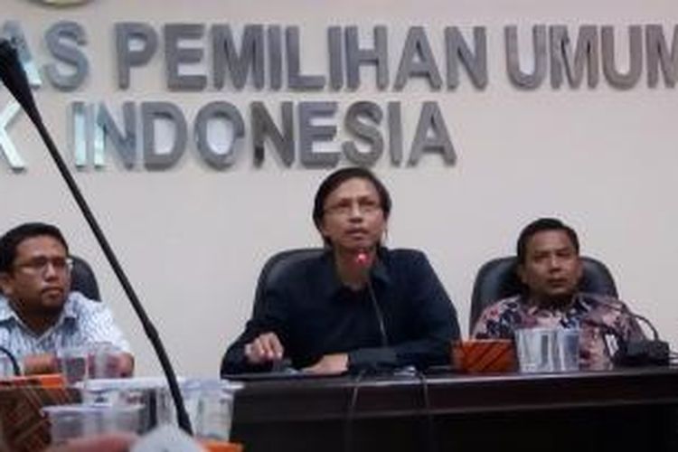 Komisioner Badan Pengawas Pemilu, Daniel Zuchron di Media Center Bawaslu Jalan MH Thamrin, Jakarta Pusat, Rabu (18/11/2015) 