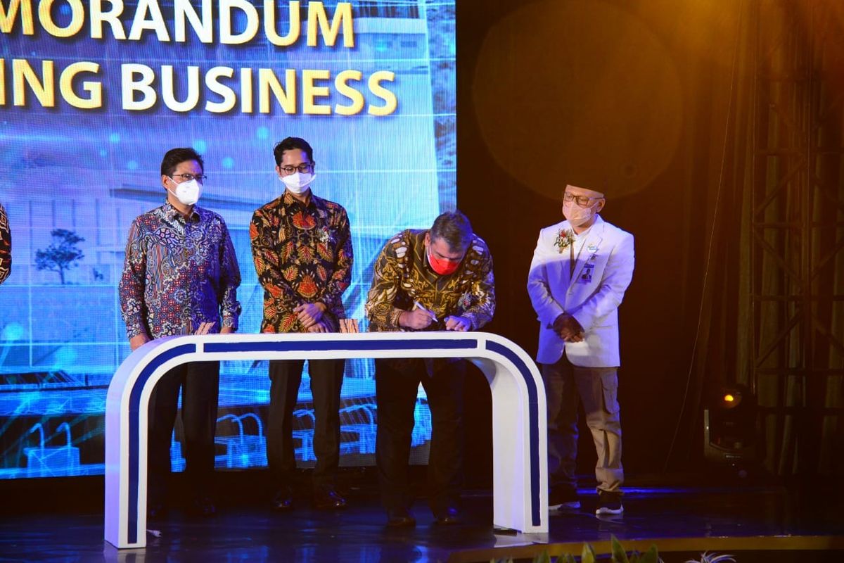 Badan Usaha Milik Daerah (BUMD) Pemprov Jabar, PT Jasa Sarana menjalin kerja sama pembiayaan infrastruktur dengan PT Indonesia Infrastructure Finance (IIF) dan PT Mandiri Manajemen Investasi (MMI) dalam acara West Java Investment Summit (WJIS) 2021, beberapa waktu lalu.
