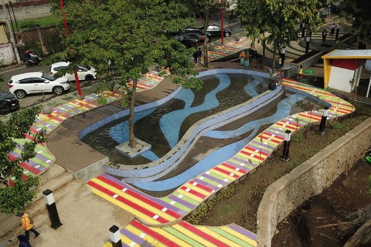 Kondisi kolam dangkal di Taman Cikapundung Regol