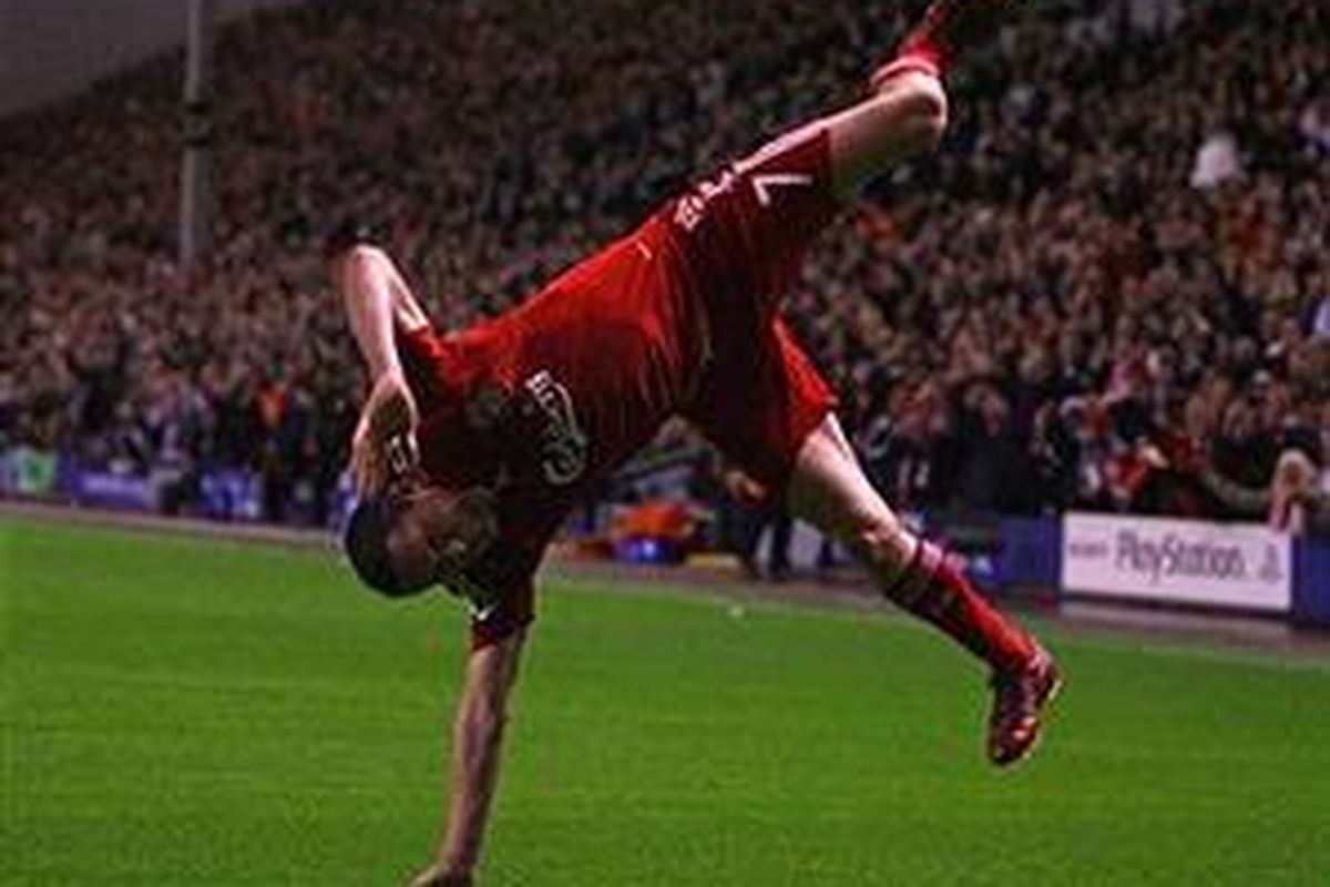 Robbie Keane melakukan aksi akrobatik usai mencetak gol ke gawang PSV Eindhoven. Inilah gol pertama Keane bagi Liverpool sejak dibeli dari Tottenham Hotspur.